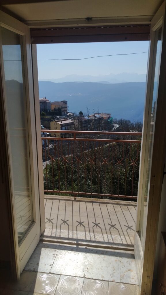 Casa indipendente nel centro storico (via Chiesa, 8)