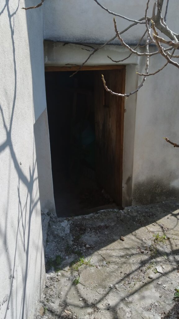 Casa indipendente nel centro storico (via Chiesa, 8)