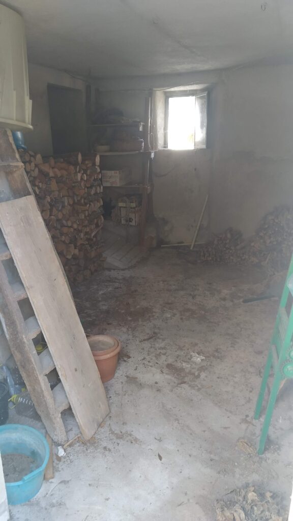 Casa indipendente nel centro storico (via Chiesa, 8)