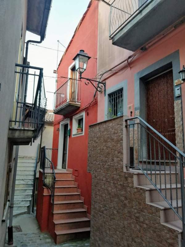 Detached house in the historic center (via Settembrini, 11)