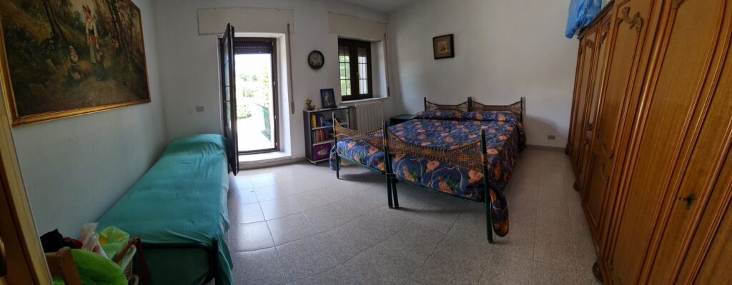 Casa indipendente con garage e ampia area esterna (via Monte Pollino, 22)