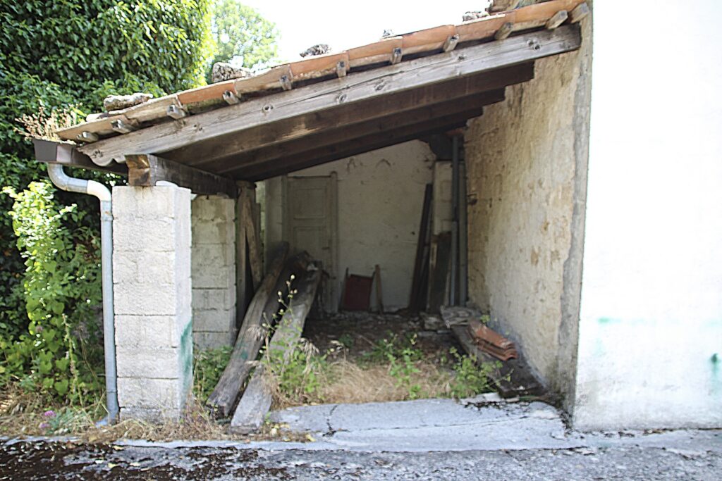 Casa indipendente con garage e ampia area esterna (via Monte Pollino, 22)