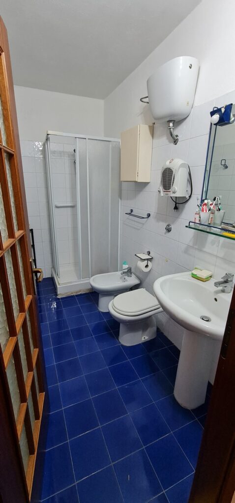 Casa indipendente con garage e ampia area esterna (via Monte Pollino, 22)