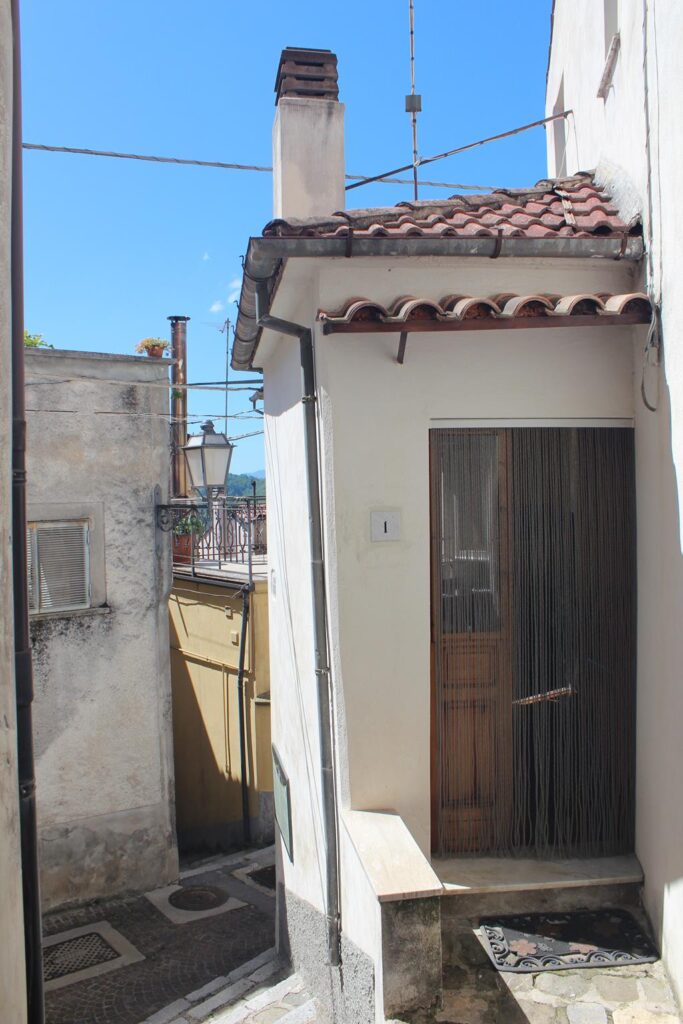 Detached house in the historic center (via Socrate, 1)