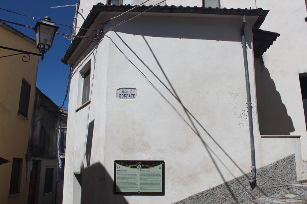 Detached house in the historic center (via Socrate, 1)