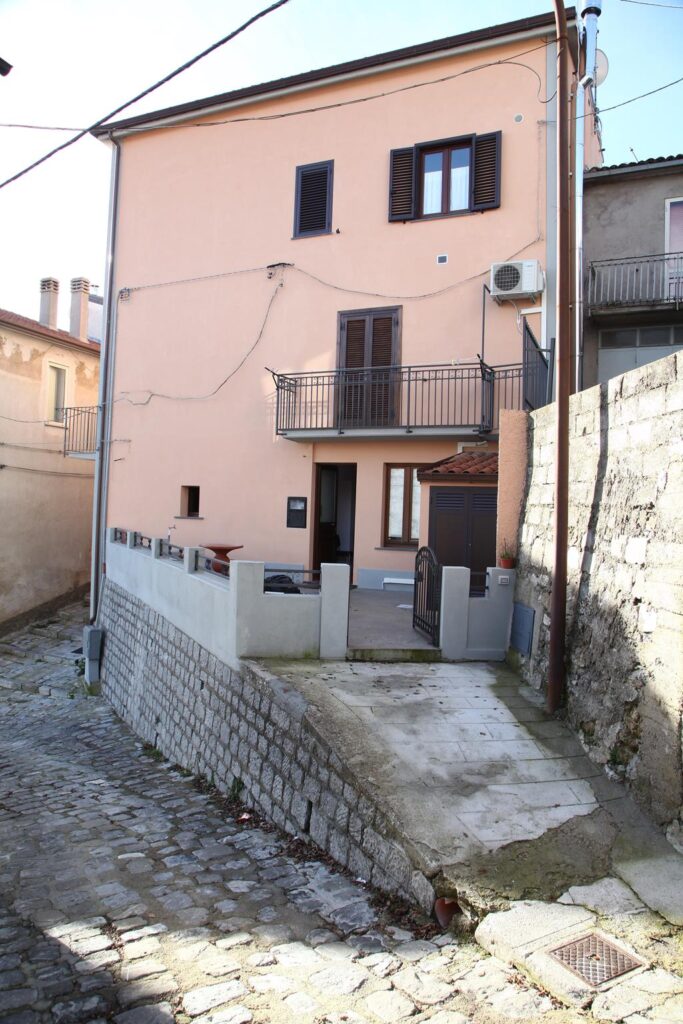 Casa indipendente nel centro storico (via Pindaro,1)