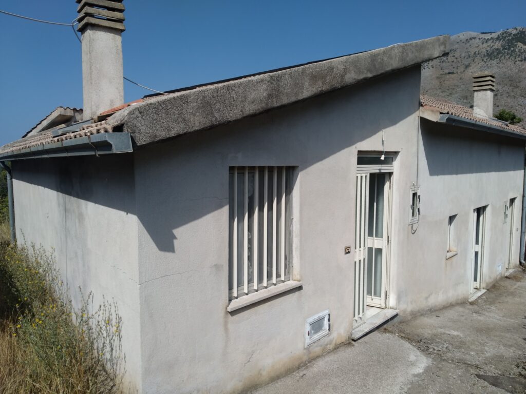 Casa indipendente con terreno (c.da Mirricchio, 1 A/B)