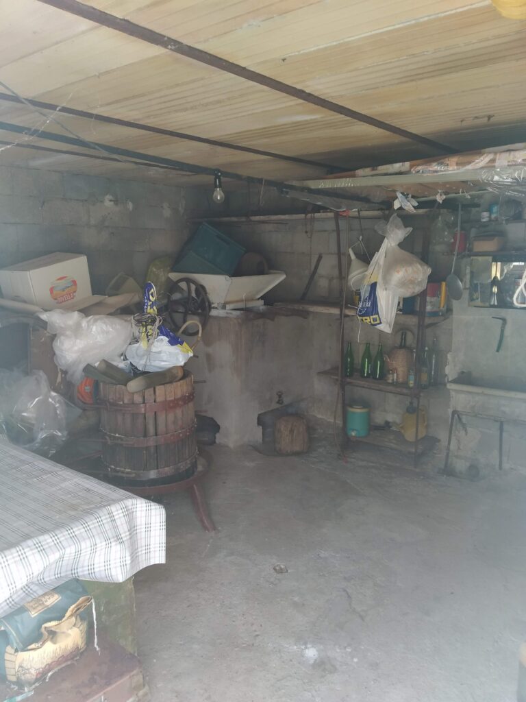 Casa indipendente con terreno (c.da Mirricchio, 1 A/B)