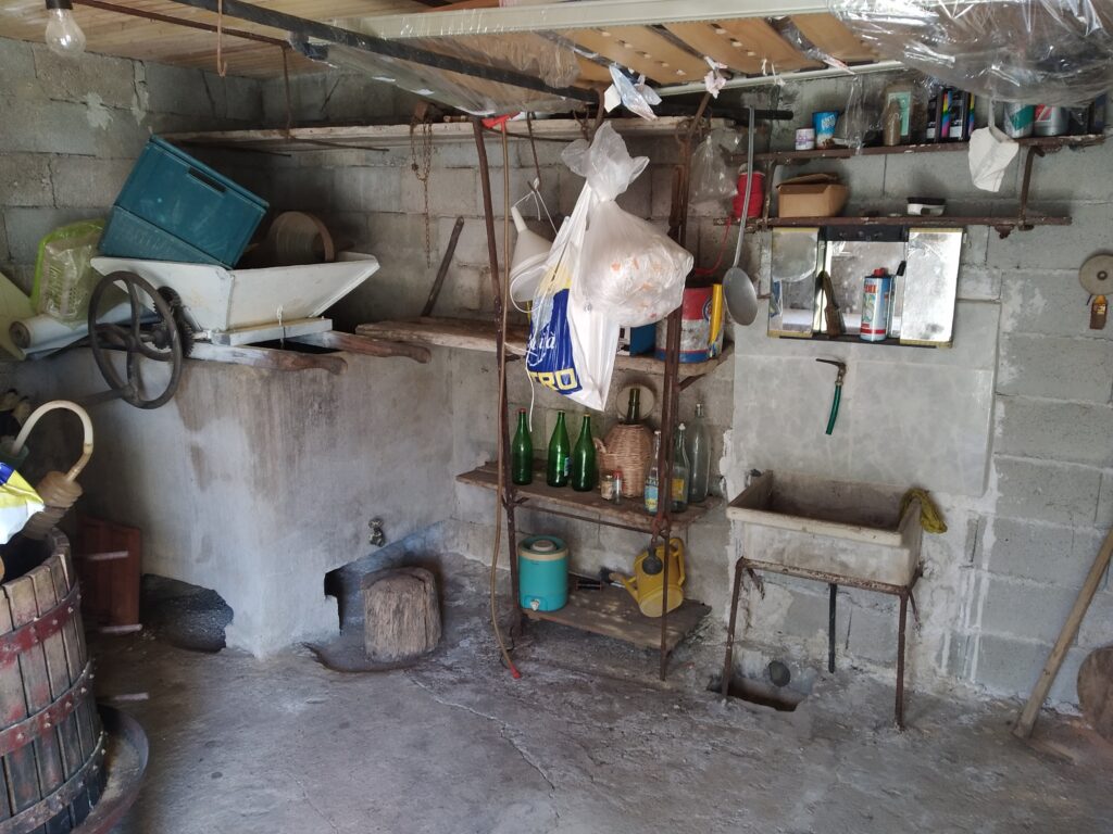 Casa indipendente con terreno (c.da Mirricchio, 1 A/B)