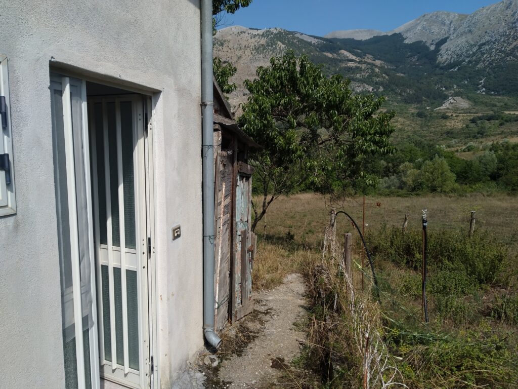 Casa indipendente con terreno (c.da Mirricchio, 1 A/B)