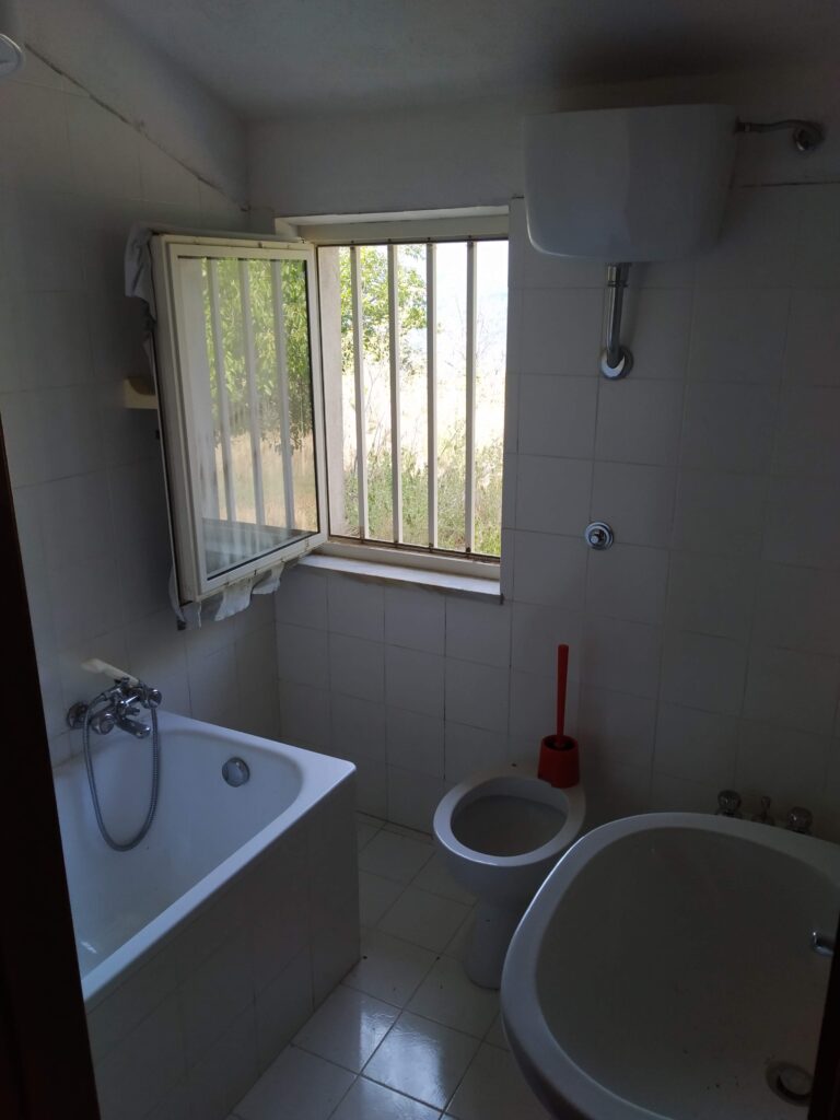 Casa indipendente con terreno (c.da Mirricchio, 1 A/B)