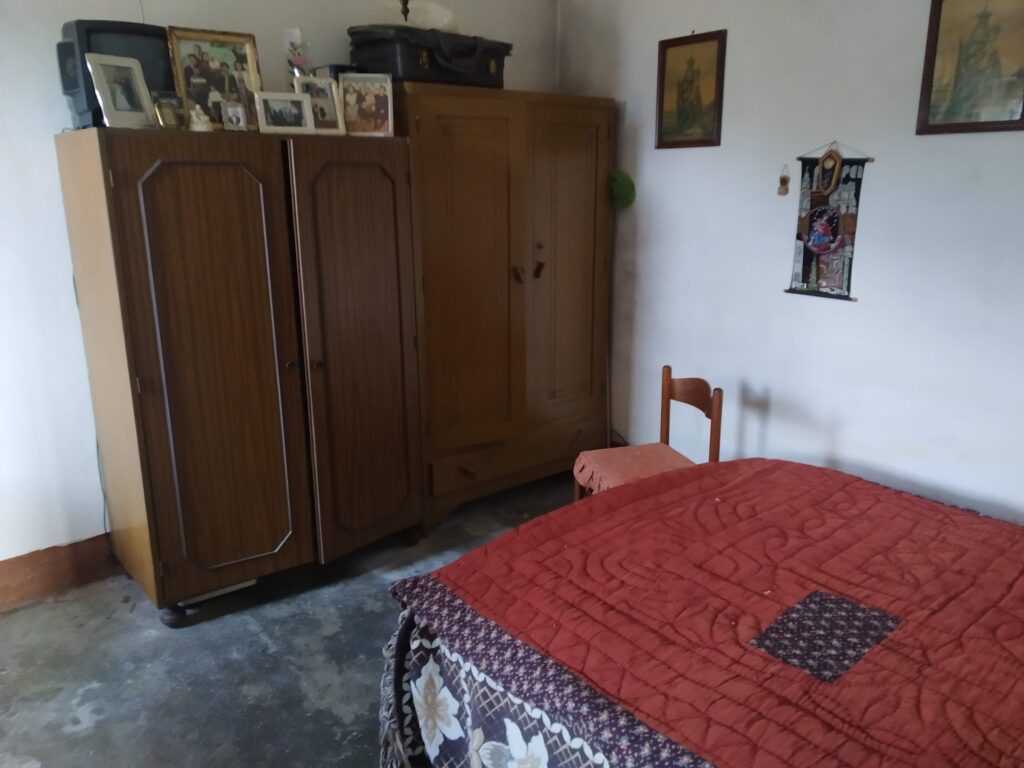Casa indipendente con terreno in una frazione rurale (c.da Serrone, 76)