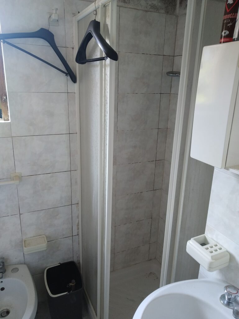 Casa indipendente con terreno in una frazione rurale (c.da Serrone, 76)