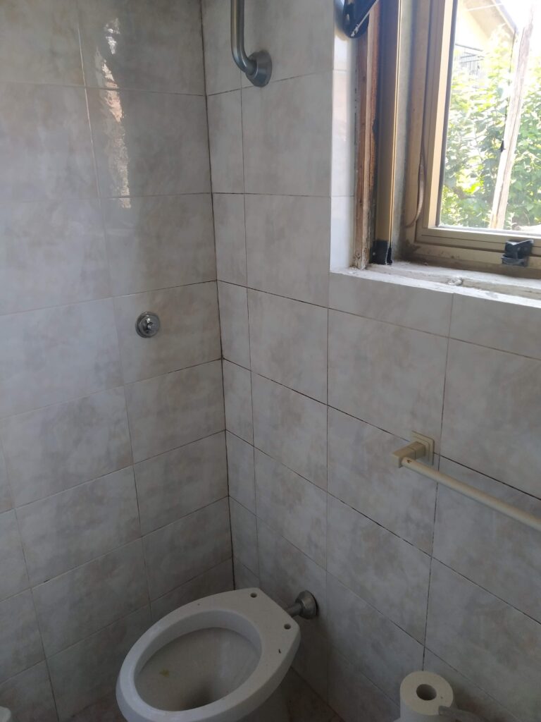 Casa indipendente con terreno in una frazione rurale (c.da Serrone, 76)