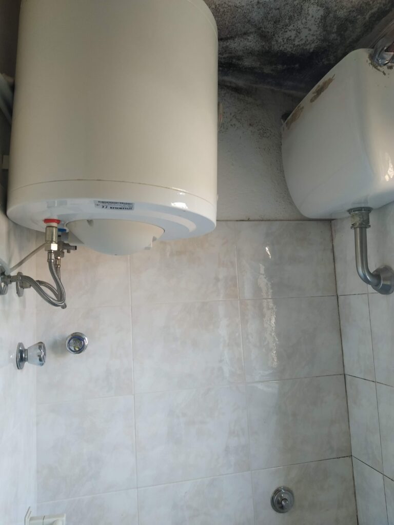 Casa indipendente con terreno in una frazione rurale (c.da Serrone, 76)