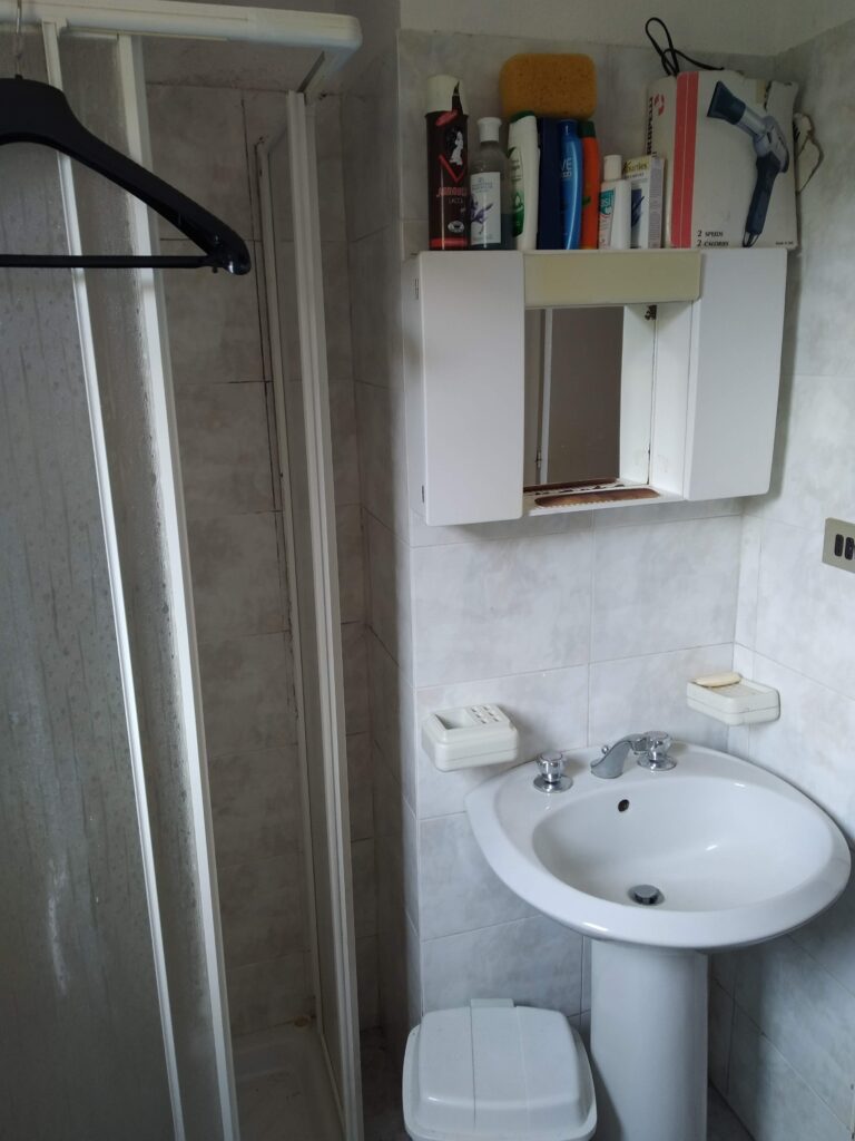 Casa indipendente con terreno in una frazione rurale (c.da Serrone, 76)