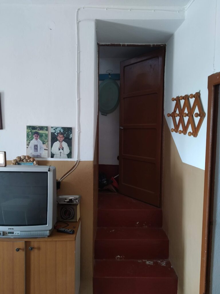 Casa indipendente con terreno in una frazione rurale (c.da Serrone, 76)