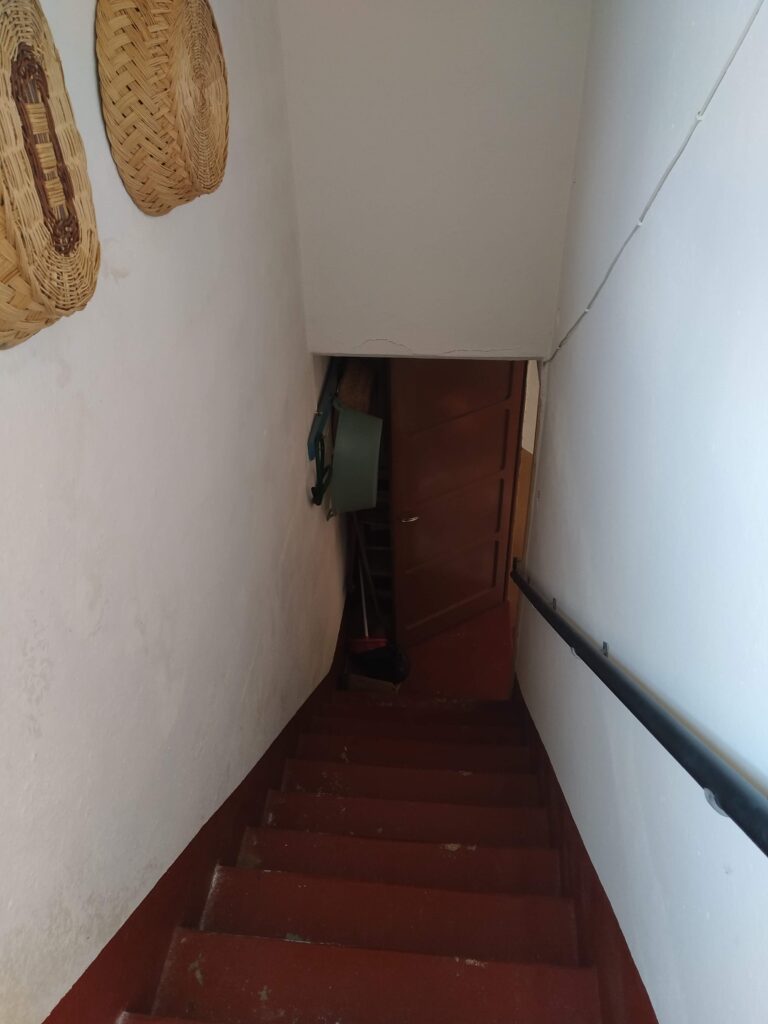 Casa indipendente con terreno in una frazione rurale (c.da Serrone, 76)