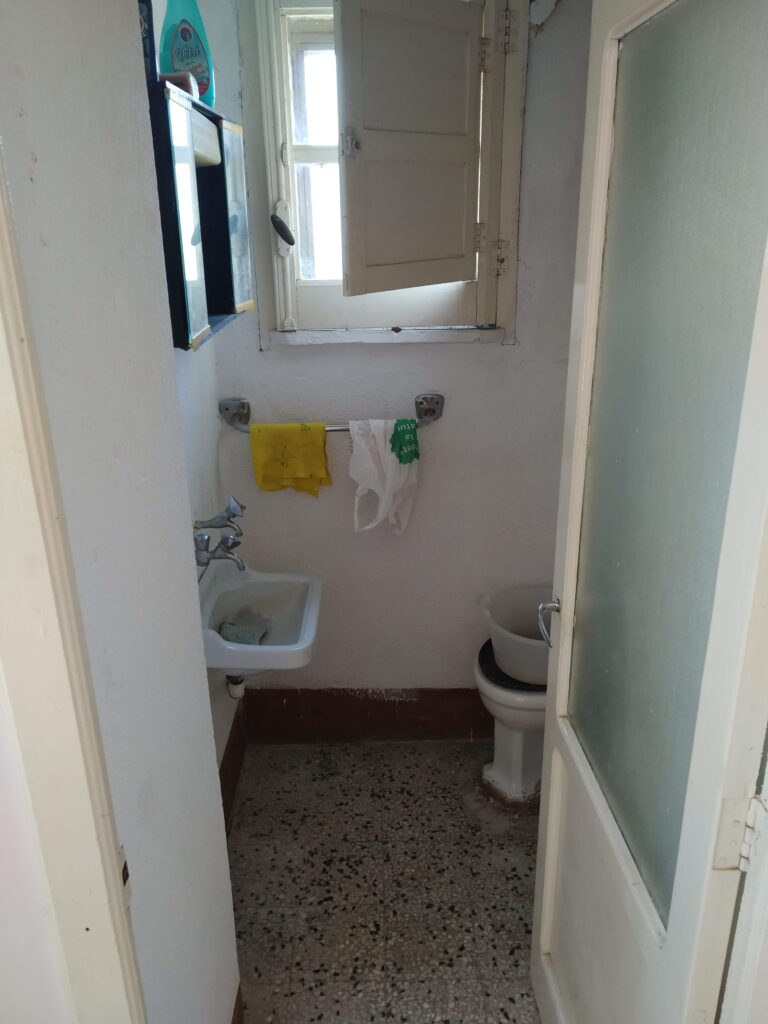 Casa indipendente con terreno in una frazione rurale (c.da Serrone, 76)
