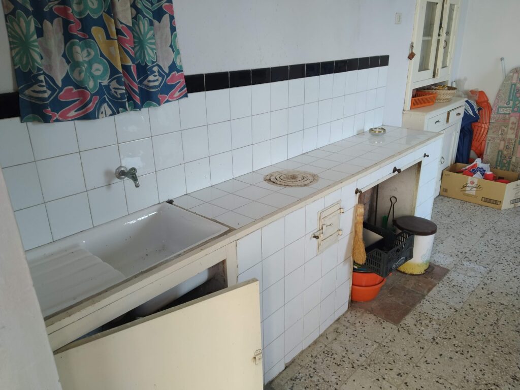 Casa indipendente con terreno in una frazione rurale (c.da Serrone, 76)