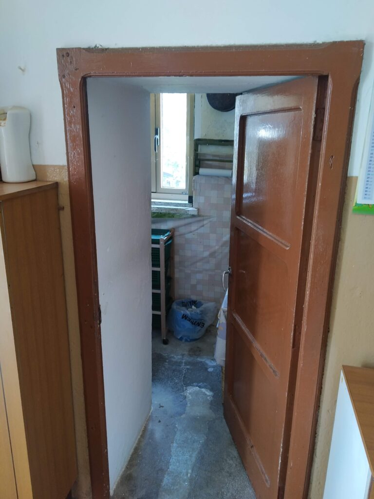 Casa indipendente con terreno in una frazione rurale (c.da Serrone, 76)