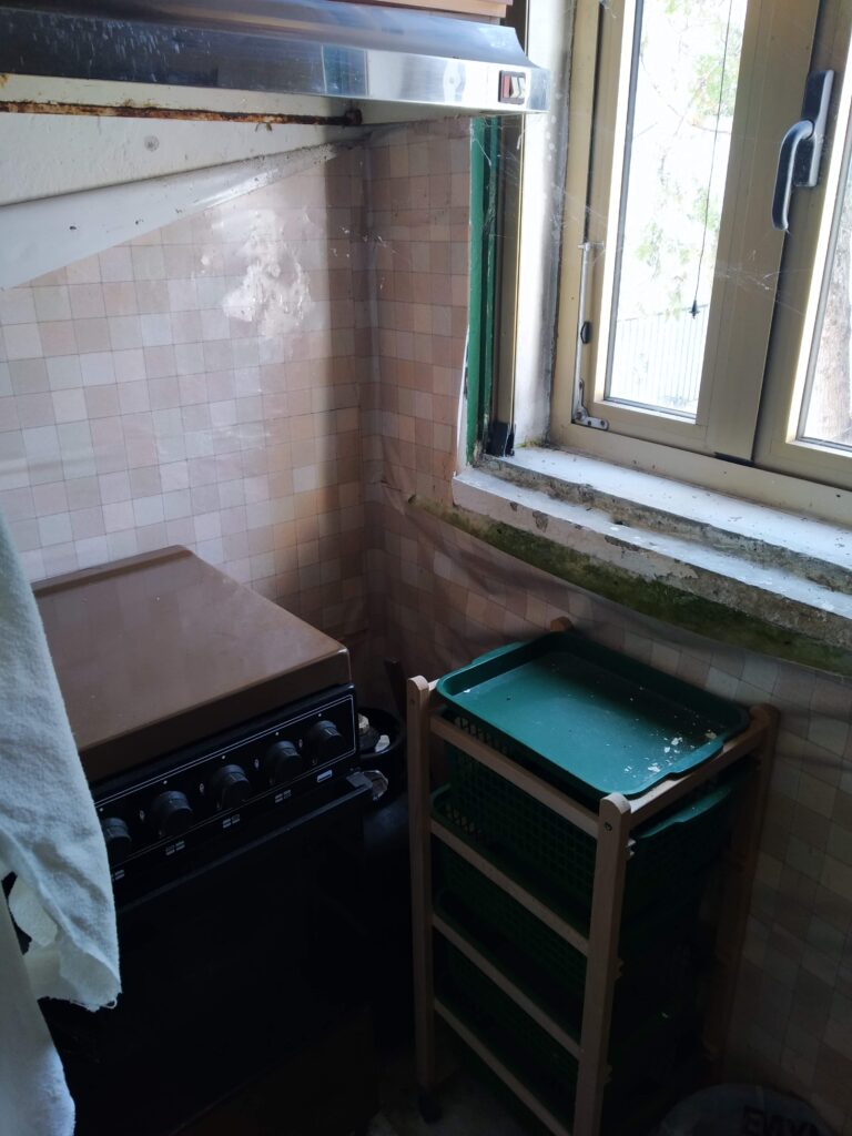 Casa indipendente con terreno in una frazione rurale (c.da Serrone, 76)