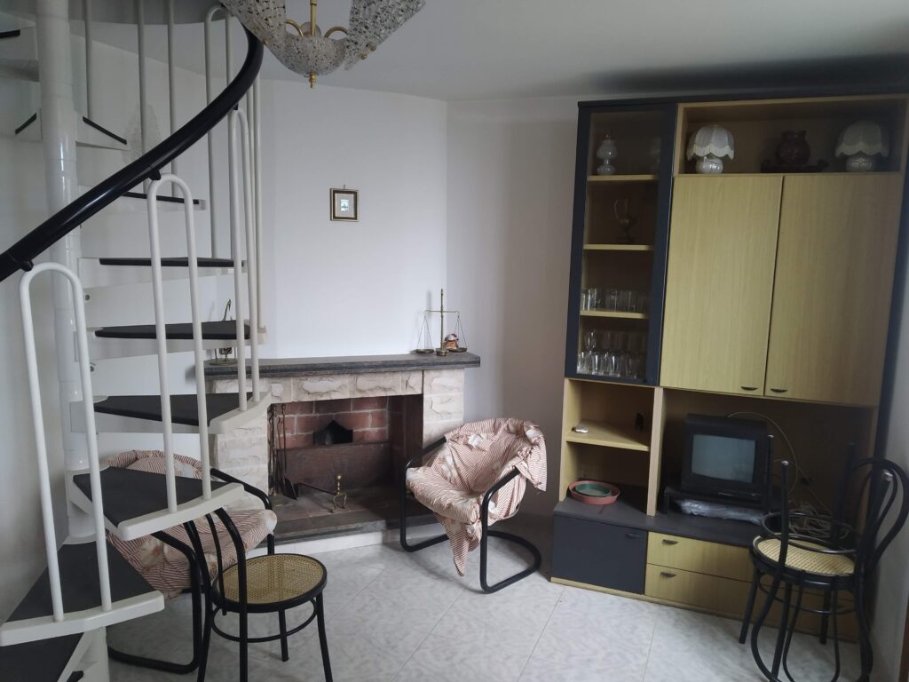 Casa indipendente nel centro urbano (via Po, 29)