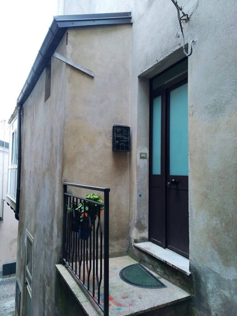 Casa indipendente nel centro storico (via Magenta, 3)