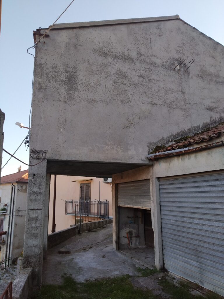 Detached house in the urban centre (via Pindaro, 5)