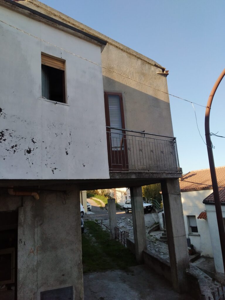 Detached house in the urban centre (via Pindaro, 5)
