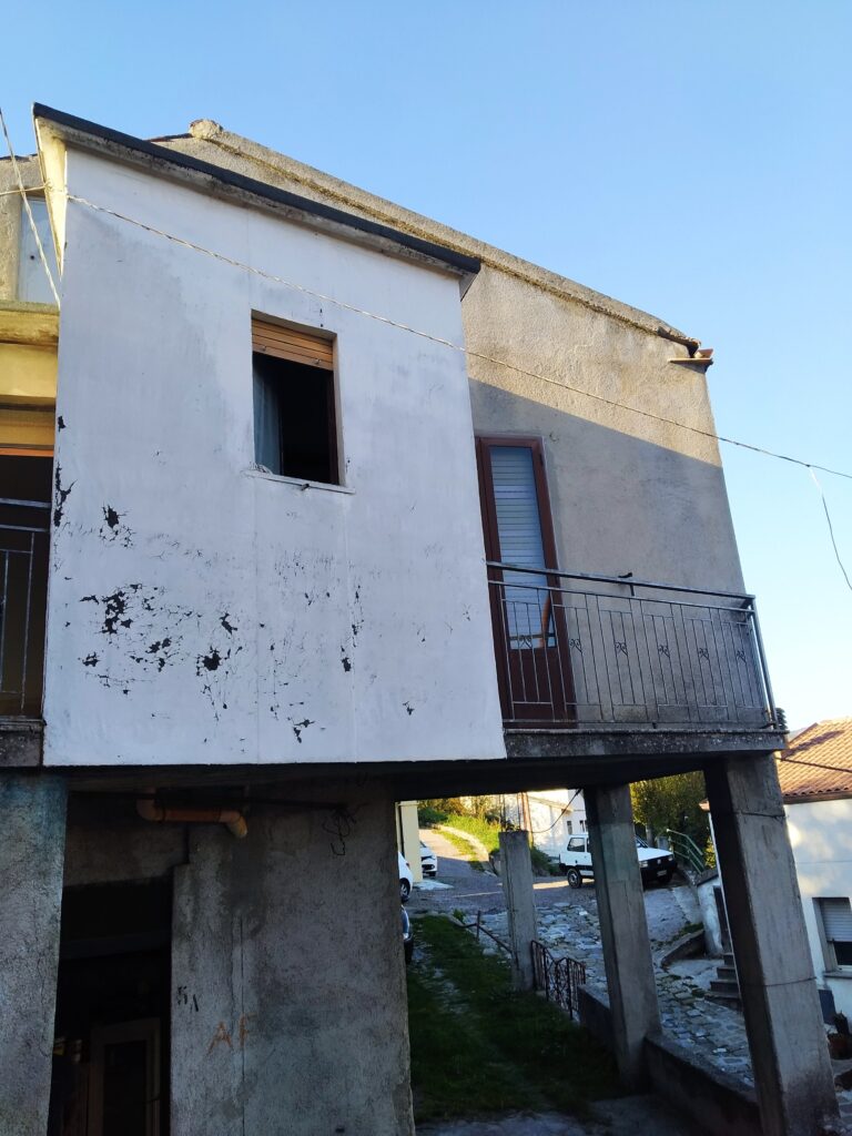 Detached house in the urban centre (via Pindaro, 5)