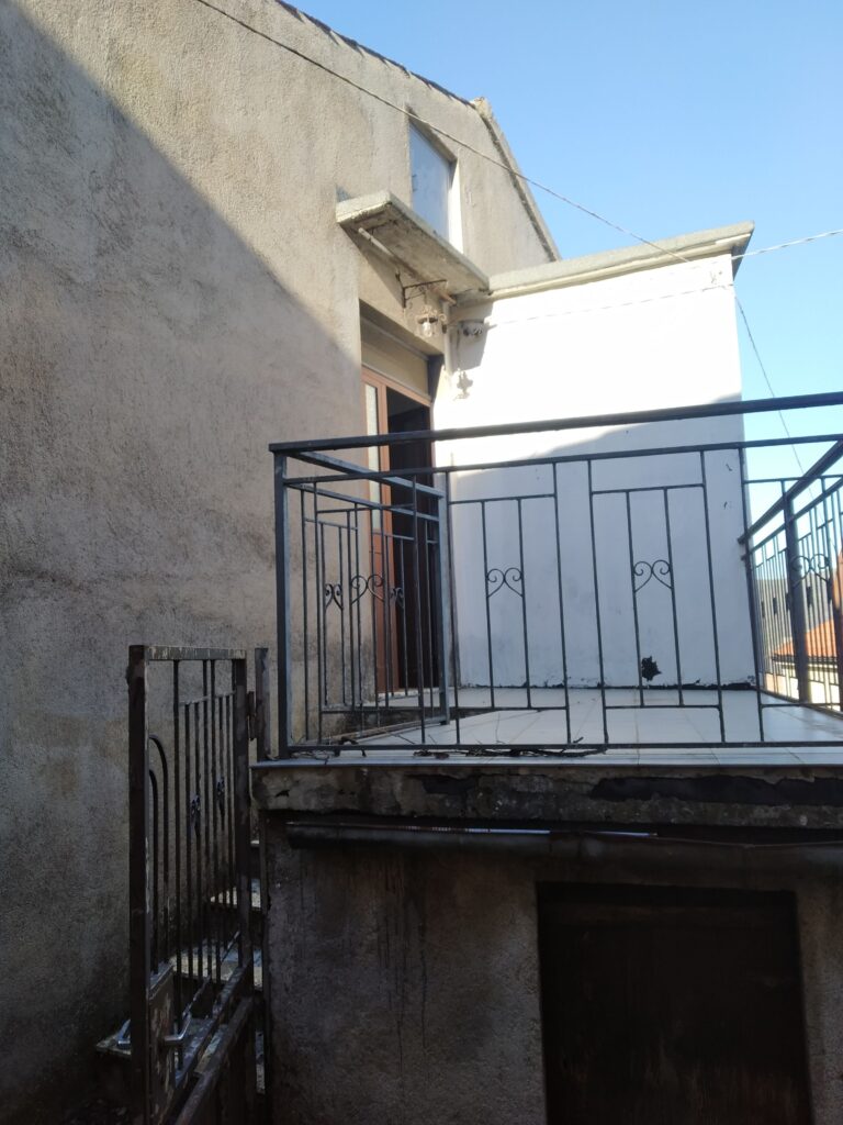 Detached house in the urban centre (via Pindaro, 5)