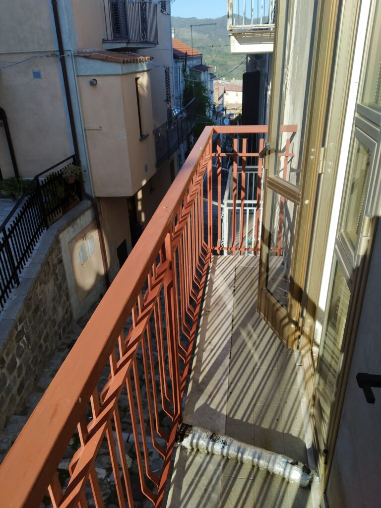 Casa indipendente nel centro urbano (via Salvator Rosa, 11)