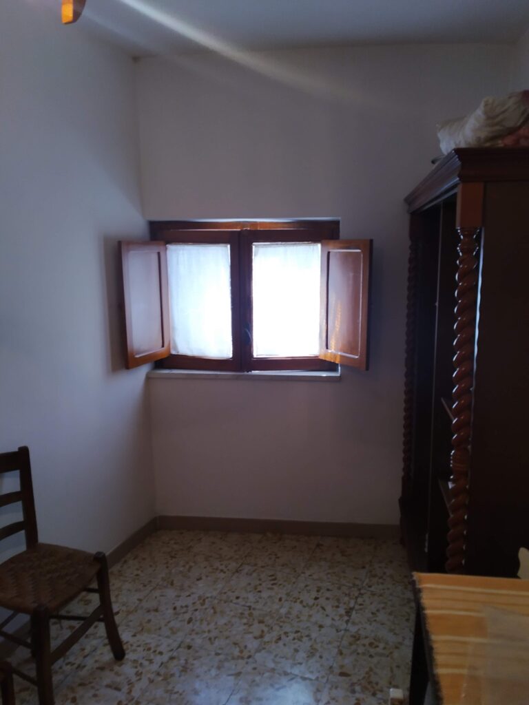 Casa indipendente nel centro urbano (via Salvator Rosa, 11)