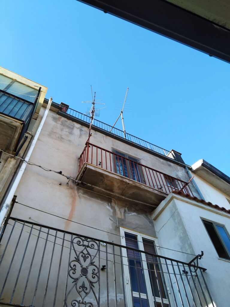 Casa indipendente nel centro urbano (via Salvator Rosa, 11)