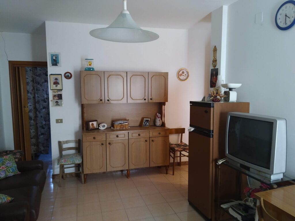 Casa indipendente nel centro urbano (via Salvator Rosa, 11)