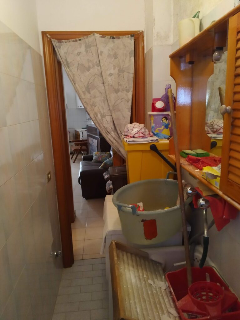 Casa indipendente nel centro urbano (via Salvator Rosa, 11)