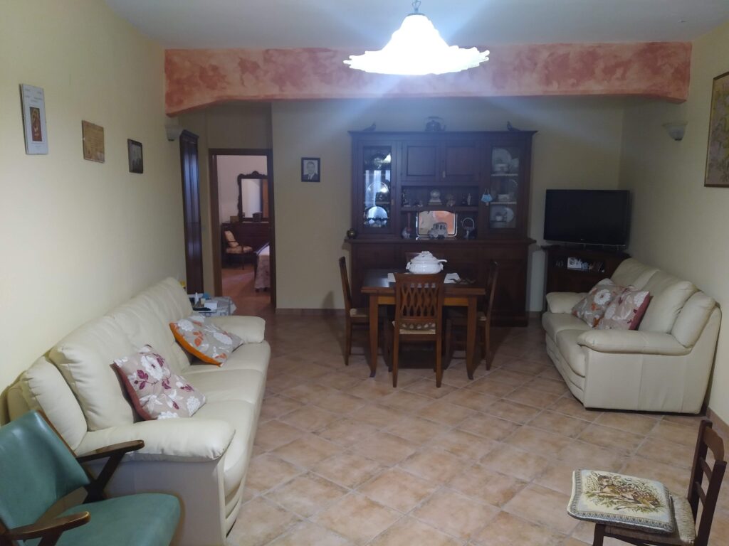 Detached house in the historic center (largo E. Pimmentel, 5)