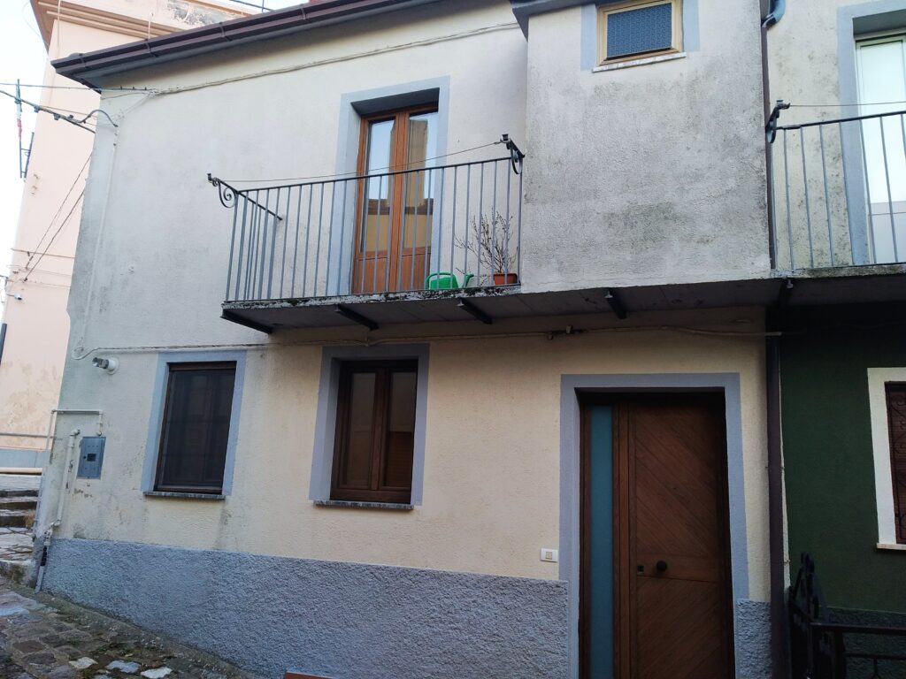 Detached house in the historic center (largo E. Pimmentel, 5)