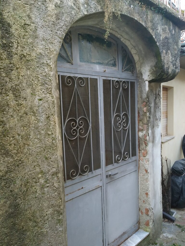 Detached house in the historic center (largo E. Pimmentel, 5)