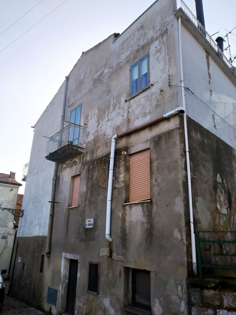 Casa indipendente nel centro urbano (piazza Indipendenza, 3)