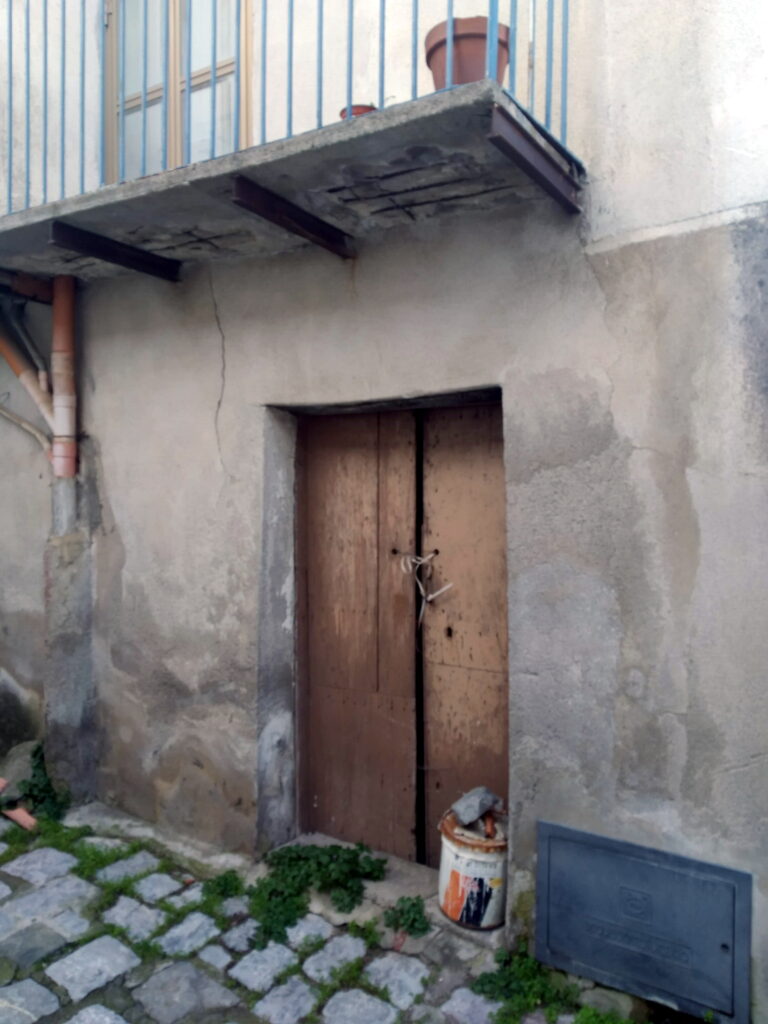 Casa indipendente nel centro urbano (piazza Indipendenza, 3)