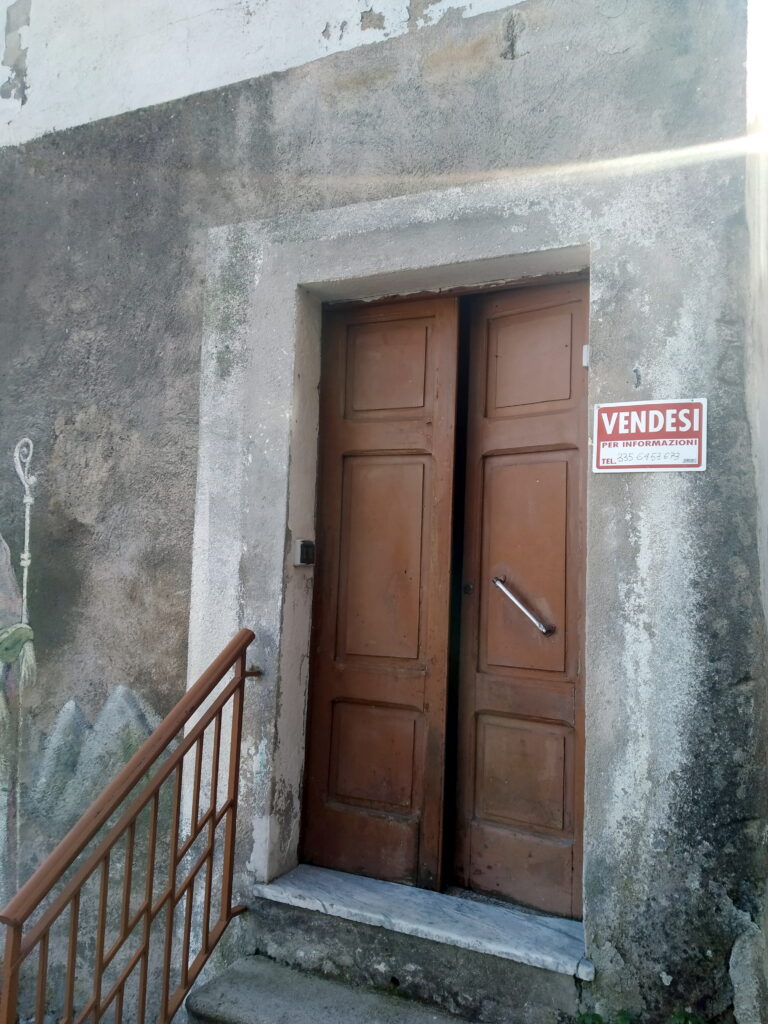 Casa indipendente nel centro urbano (piazza Indipendenza, 3)