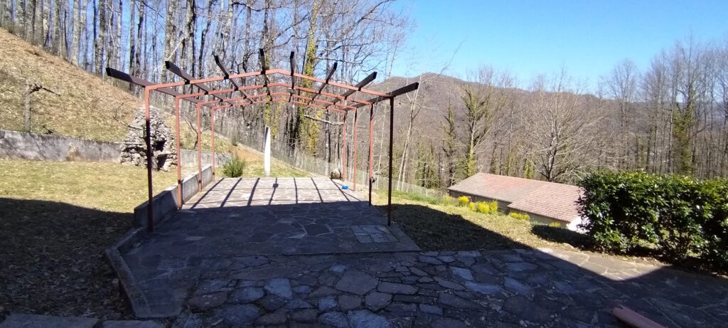 Villa with land in Mingarelli hamlet (via Mingarelli, 1)