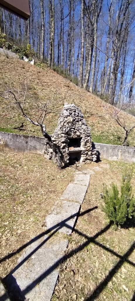 Villa with land in Mingarelli hamlet (via Mingarelli, 1)