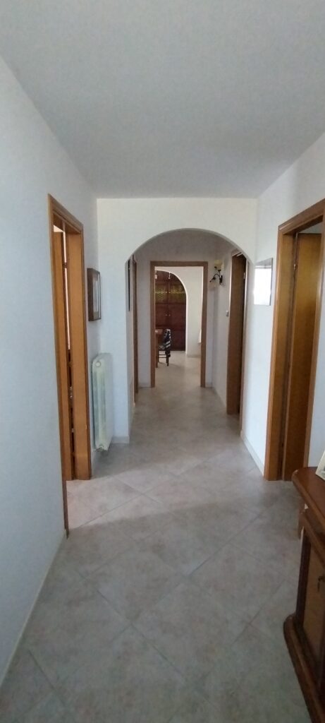 Villa with land in Mingarelli hamlet (via Mingarelli, 1)