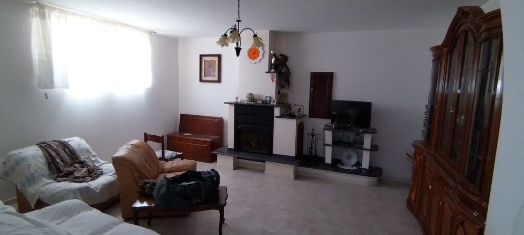 Villa with land in Mingarelli hamlet (via Mingarelli, 1)