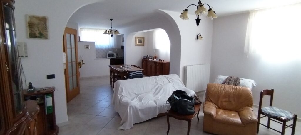 Villa with land in Mingarelli hamlet (via Mingarelli, 1)