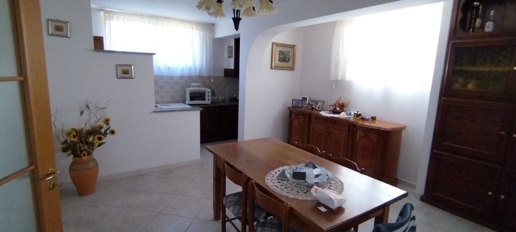 Villa with land in Mingarelli hamlet (via Mingarelli, 1)