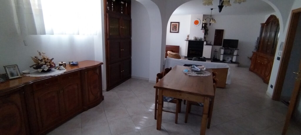 Villa with land in Mingarelli hamlet (via Mingarelli, 1)